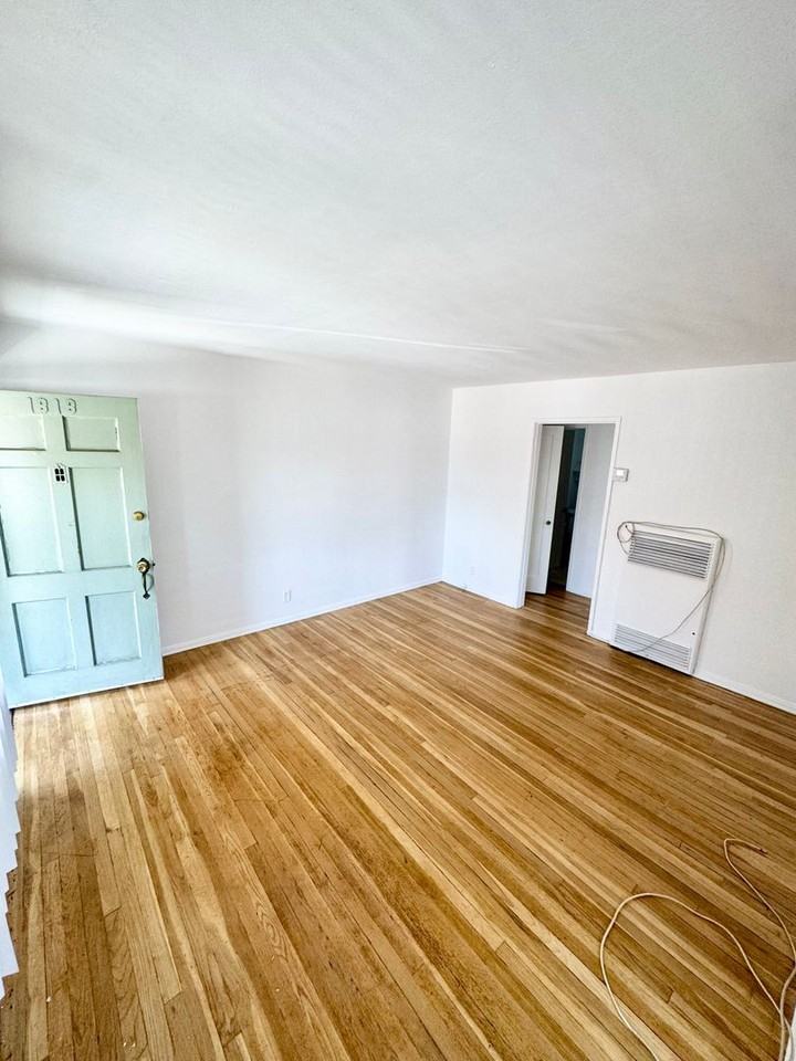1816 Hillhurst Ave - Photo 6 of 17