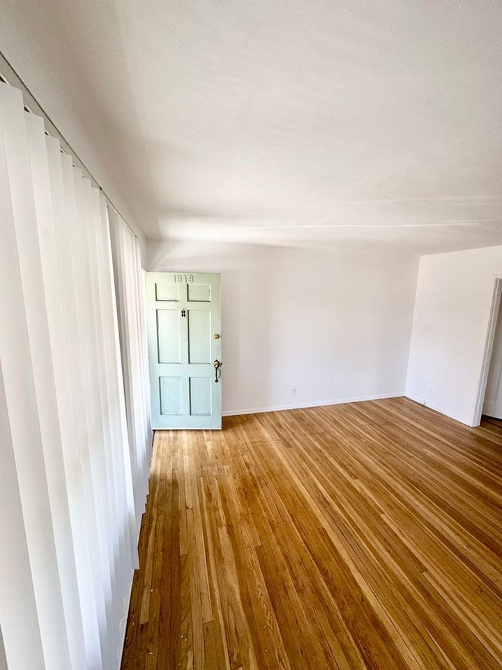 1816 Hillhurst Ave - Photo 7 of 17