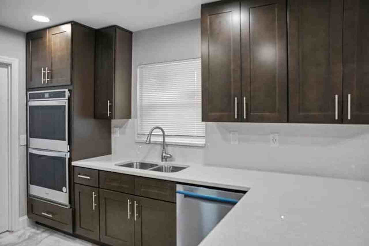 1800 Wisteria St - Photo 3 of 19