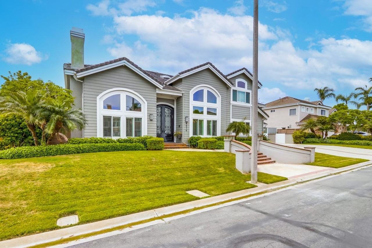 6572 Horseshoe Ln - Photo 3 of 50