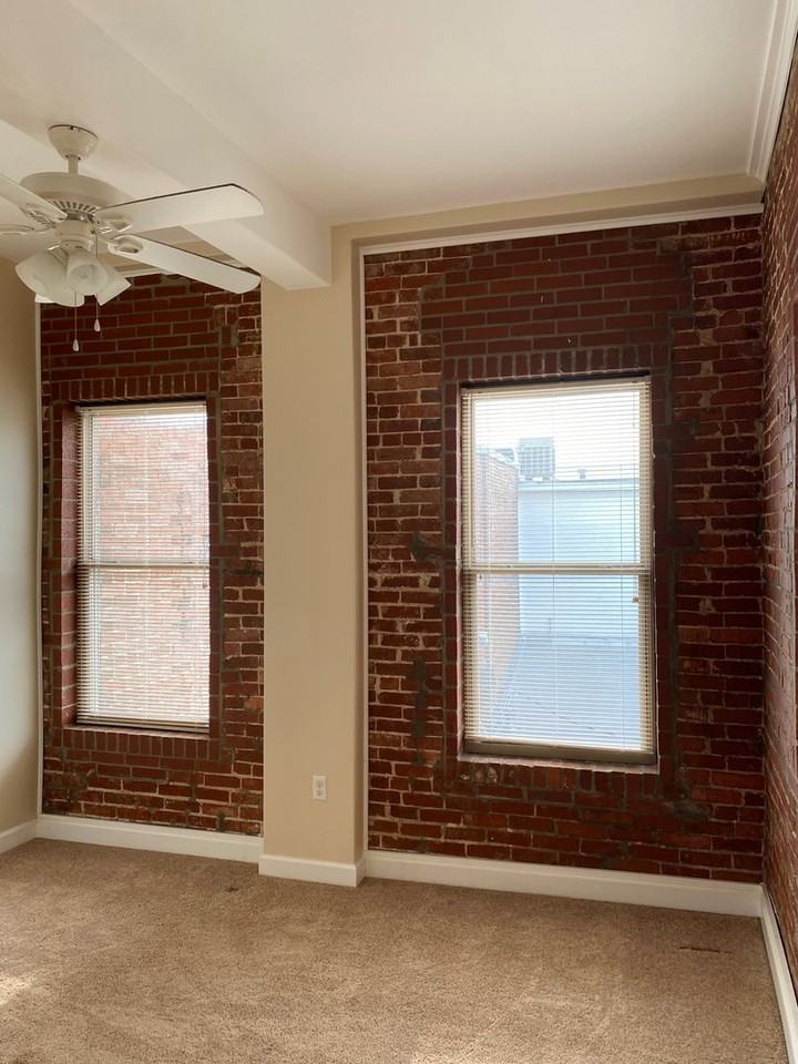 313 W B St #C - Photo 3 of 4