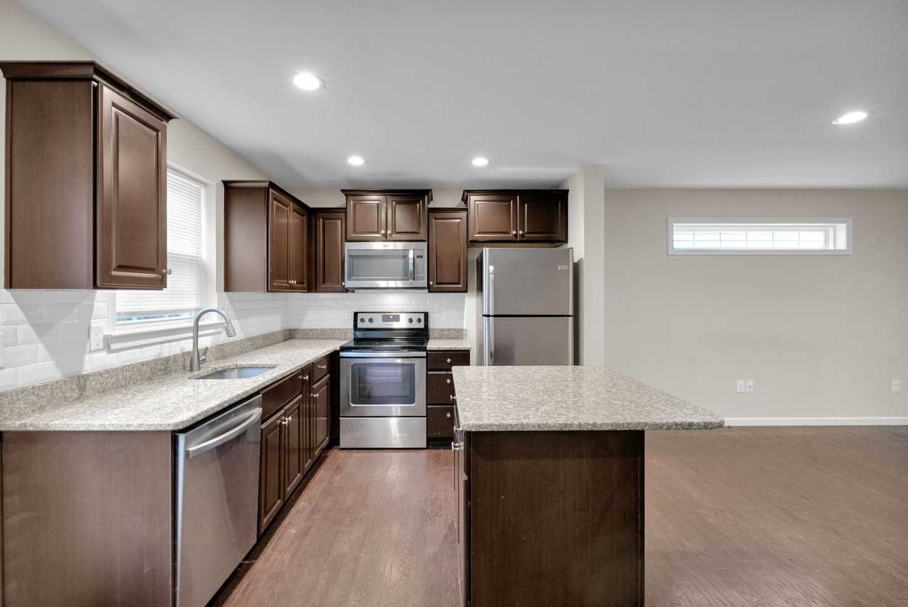 323 Central Park Ave - Photo 6 of 27