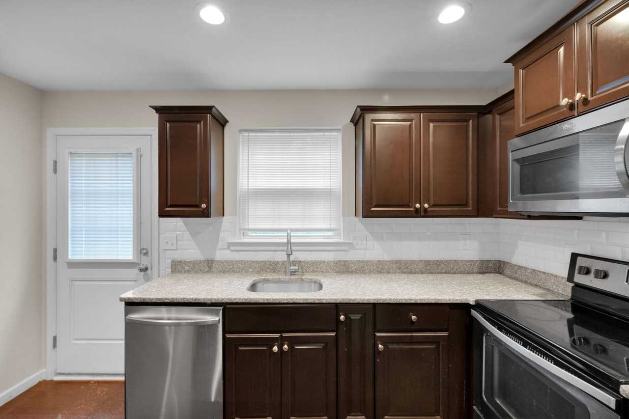 323 Central Park Ave - Photo 7 of 27