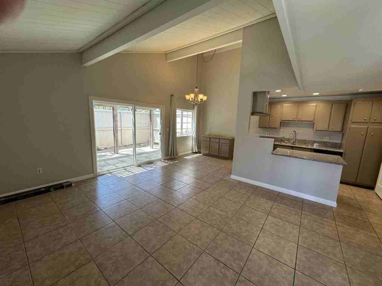 319 Spencer Ave - Photo 4 of 16