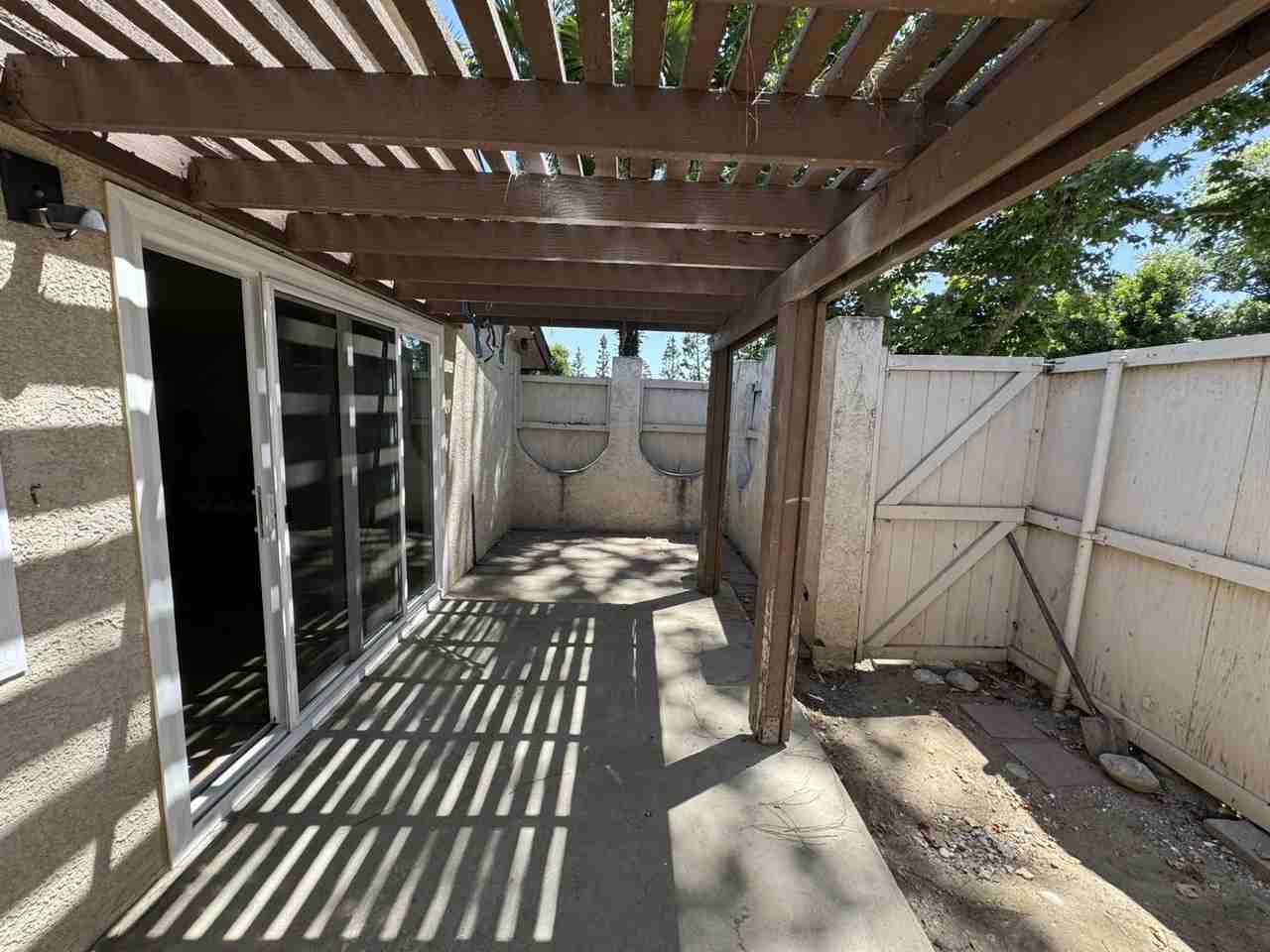 319 Spencer Ave - Photo 6 of 16
