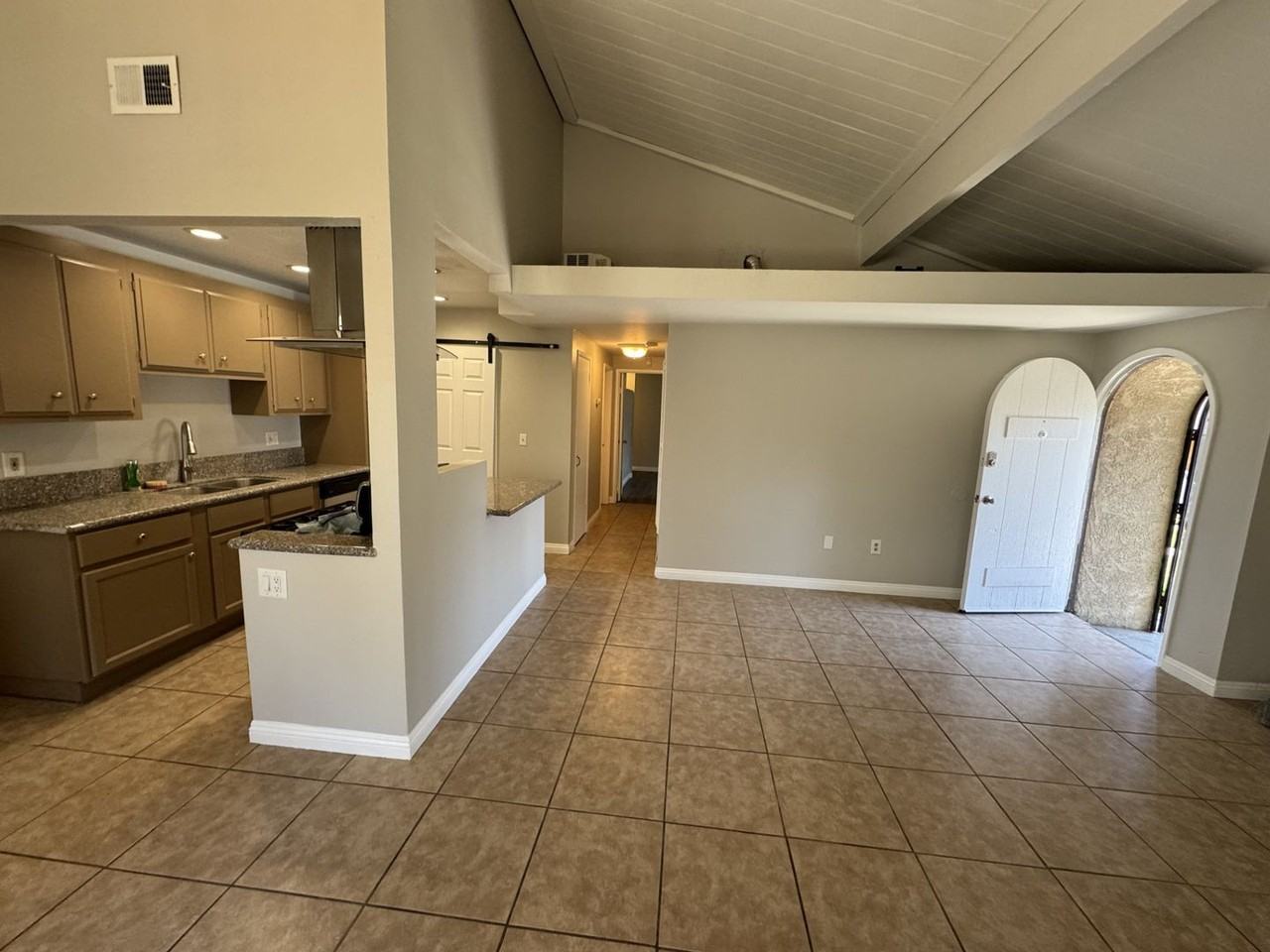 319 Spencer Ave - Photo 7 of 16