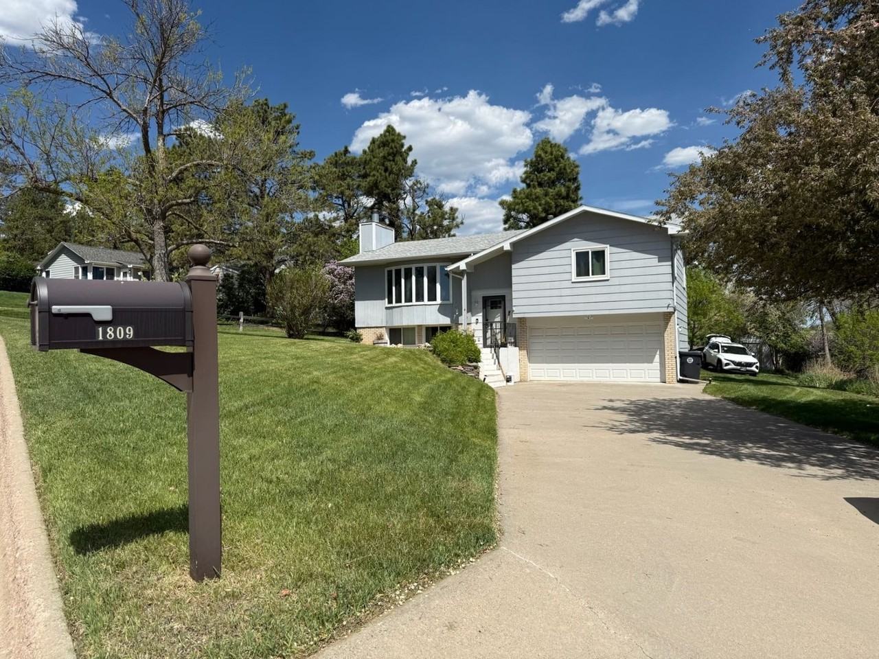 1809 Morningside Dr - Photo 2 of 17