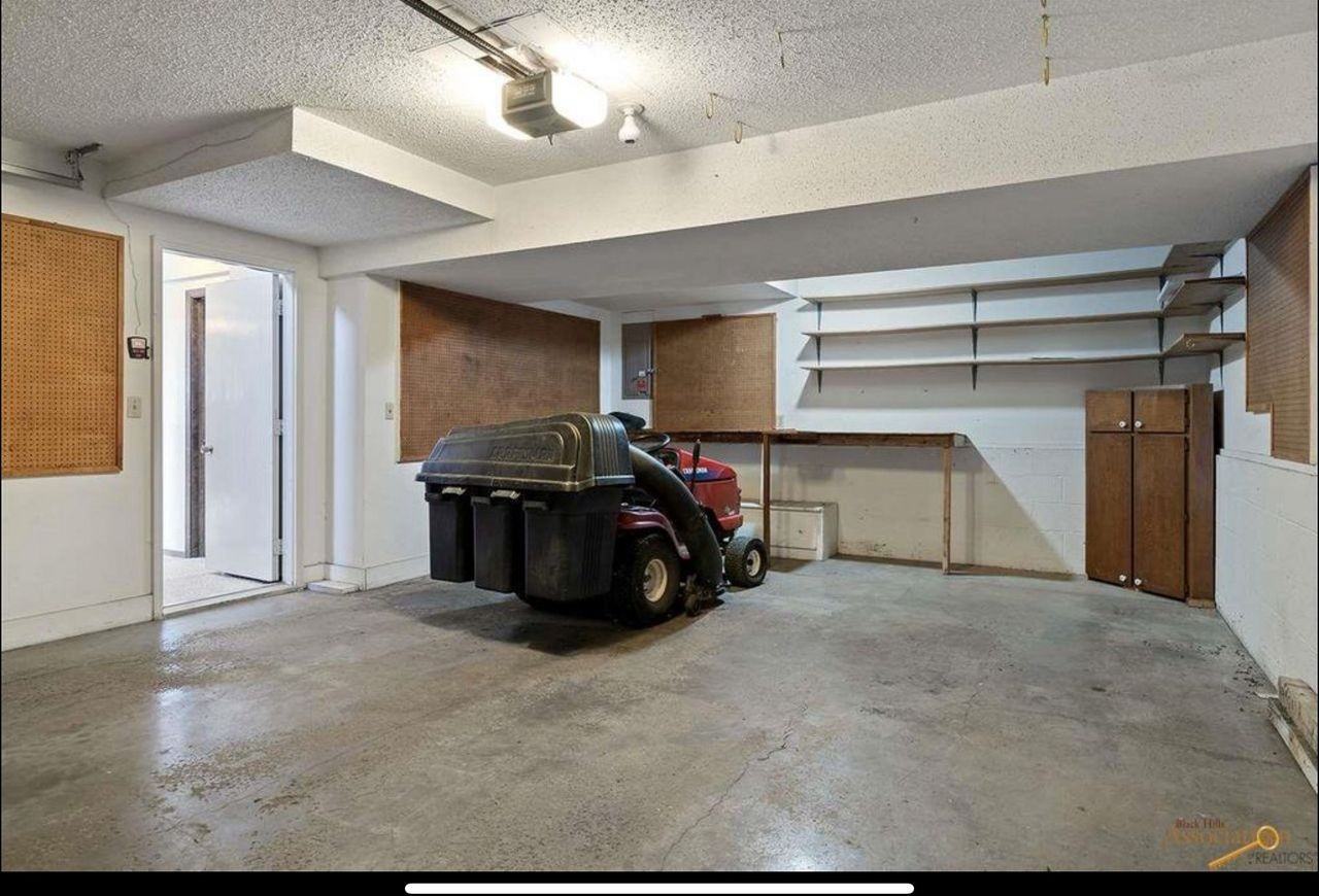 1809 Morningside Dr - Photo 3 of 17