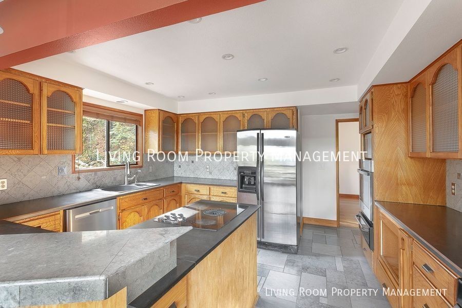 9802 Nw Germantown Rd - Photo 3 of 20