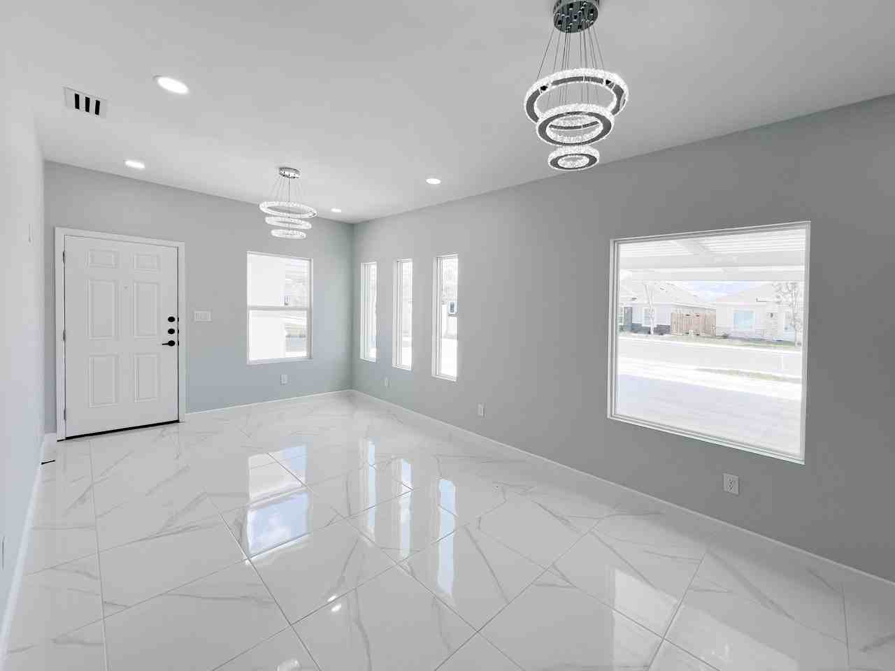 823 N Woodson Ave #NA - Photo 3 of 17