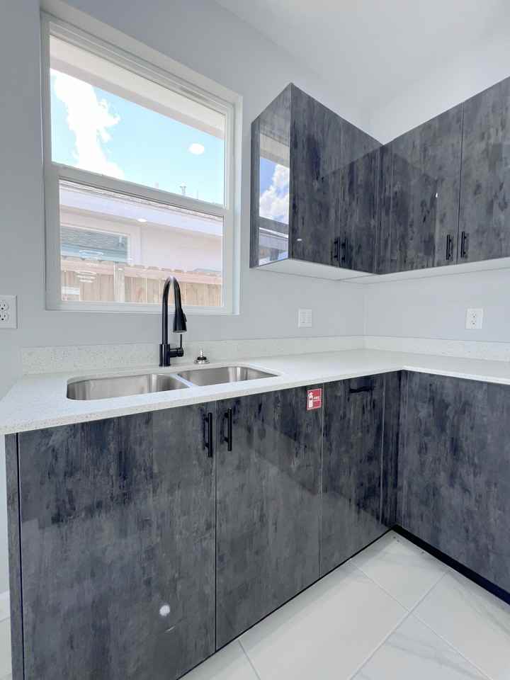 823 N Woodson Ave #NA - Photo 6 of 17