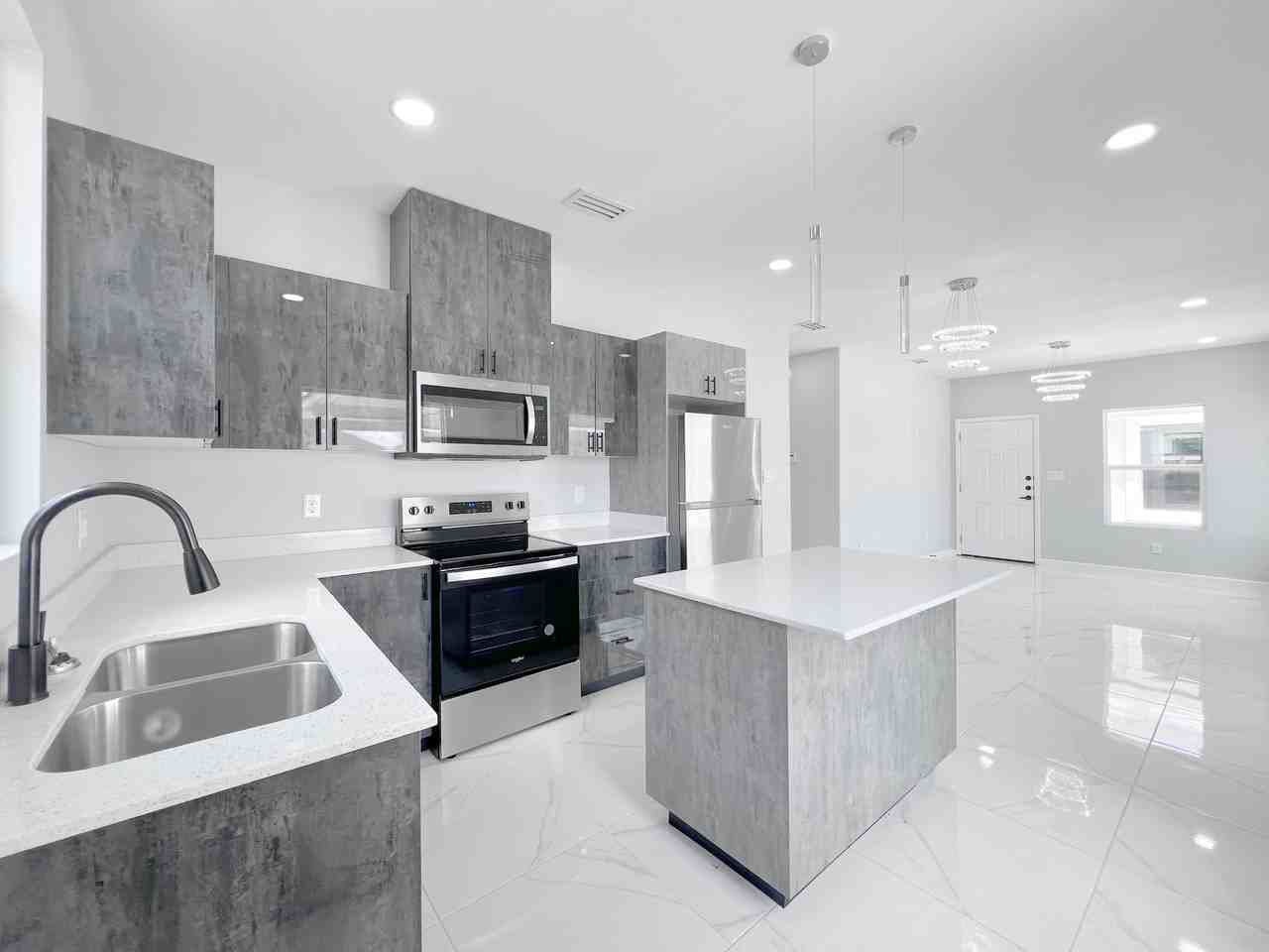 823 N Woodson Ave #NA - Photo 7 of 17