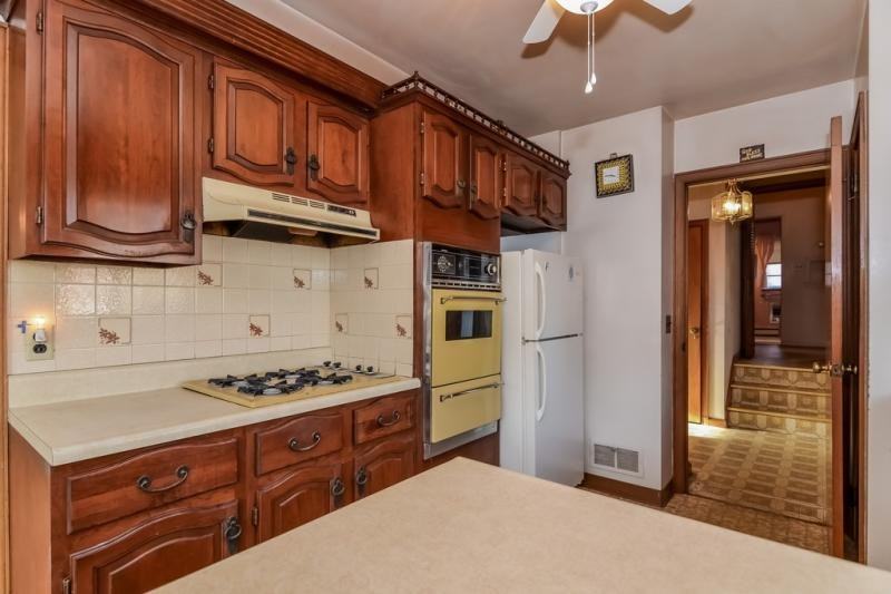 251 Round Hill Dr - Photo 3 of 16