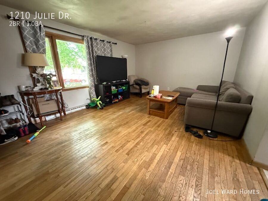 1210 Julie Dr - Photo 2 of 8