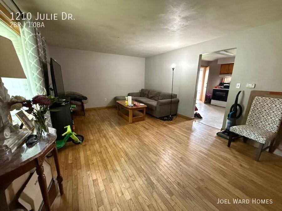 1210 Julie Dr - Photo 3 of 8