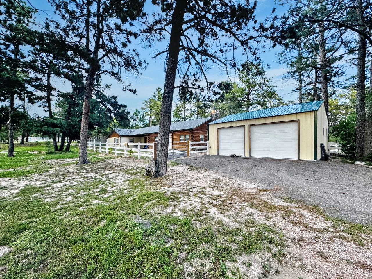 12450 Donovan Ln - Photo 2 of 15
