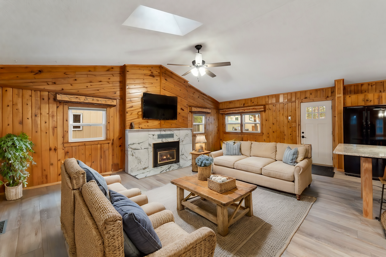 12450 Donovan Ln - Photo 3 of 15