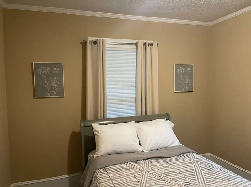 320 Hillandale Street Northeast - Photo 4 of 6