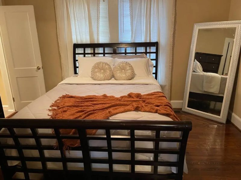 320 Hillandale Street Northeast - Photo 5 of 6