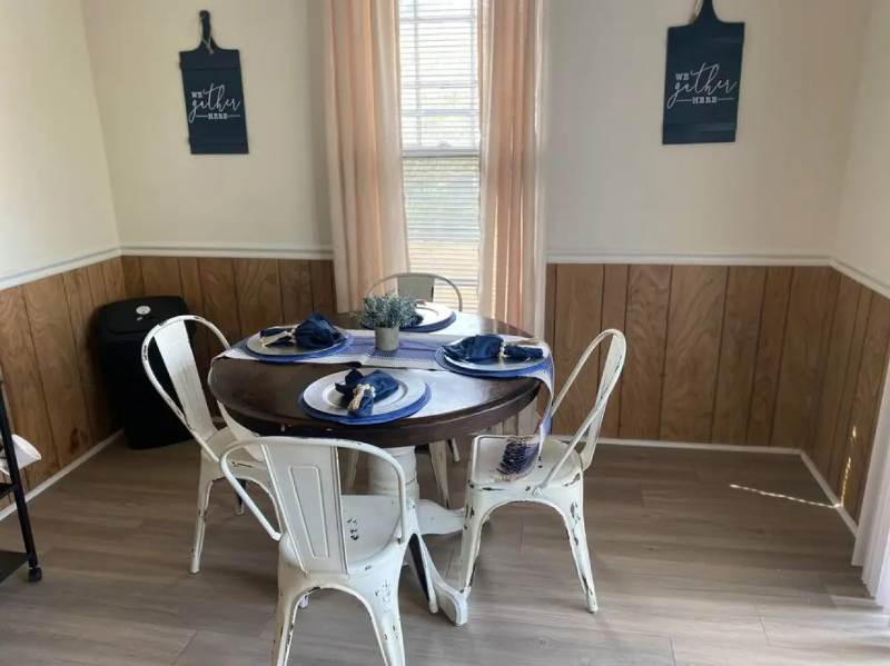 320 Hillandale Street Northeast - Photo 6 of 6