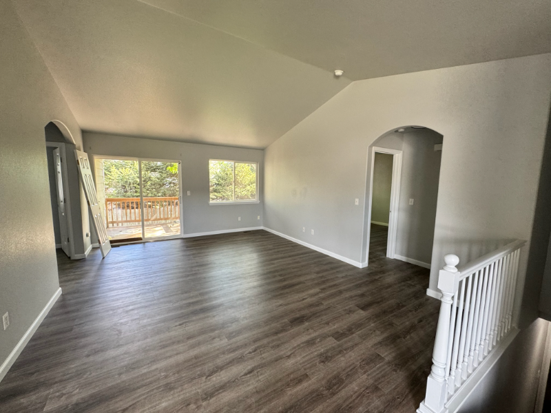 1908 Sherwood Ln - Photo 2 of 17