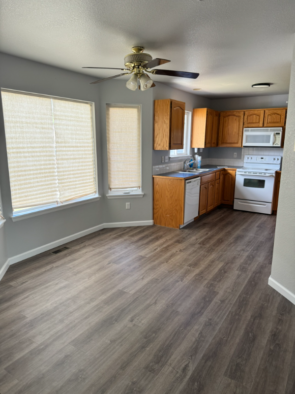 1908 Sherwood Ln - Photo 3 of 17