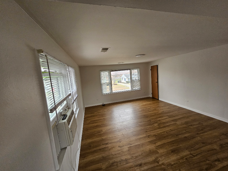 927 Ellis Ave #2 - Photo 2 of 7