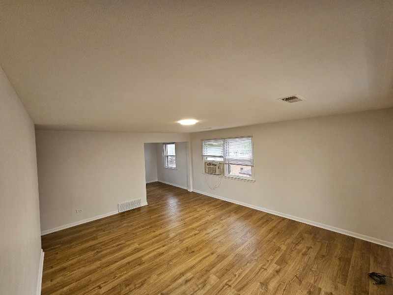 927 Ellis Ave #2 - Photo 3 of 7