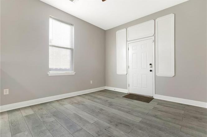 1909 Port Street - Photo 7 of 11