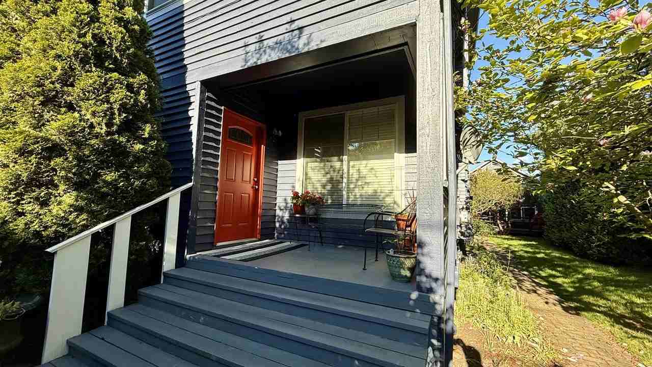 322 24th Avenue East, Unit B - Photo 7 of 8