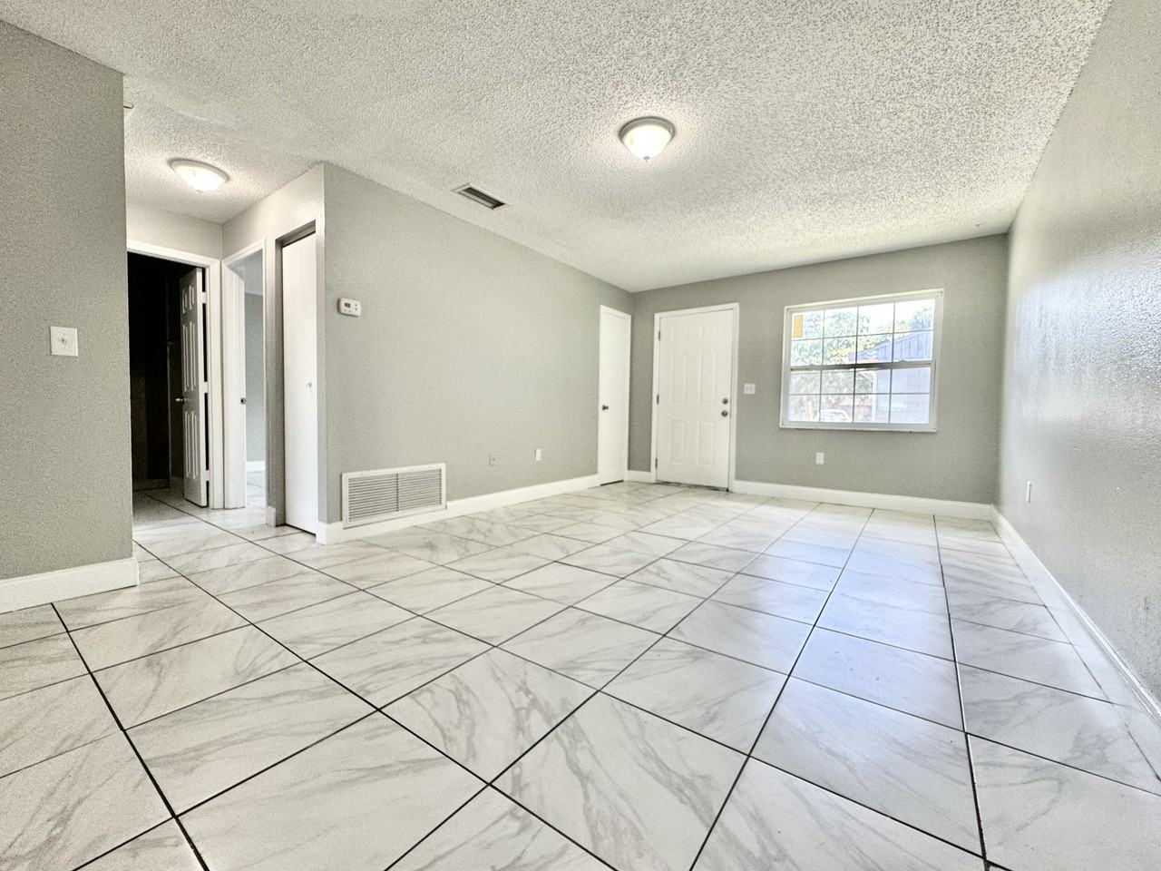 1013/1015 Beecher Street - Photo 2 of 6