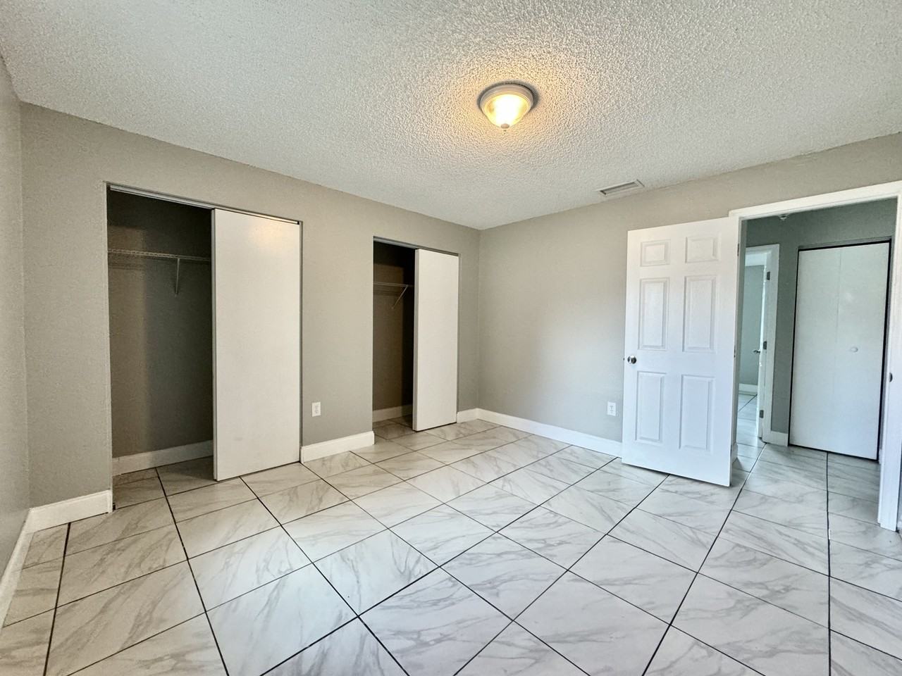 1013/1015 Beecher Street - Photo 3 of 6