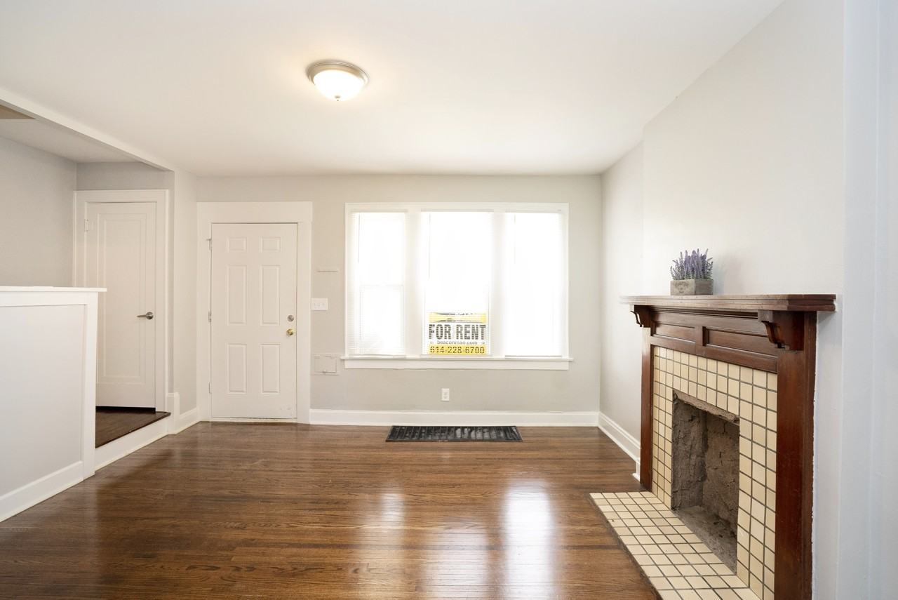 438 Columbian Ave - Photo 2 of 11