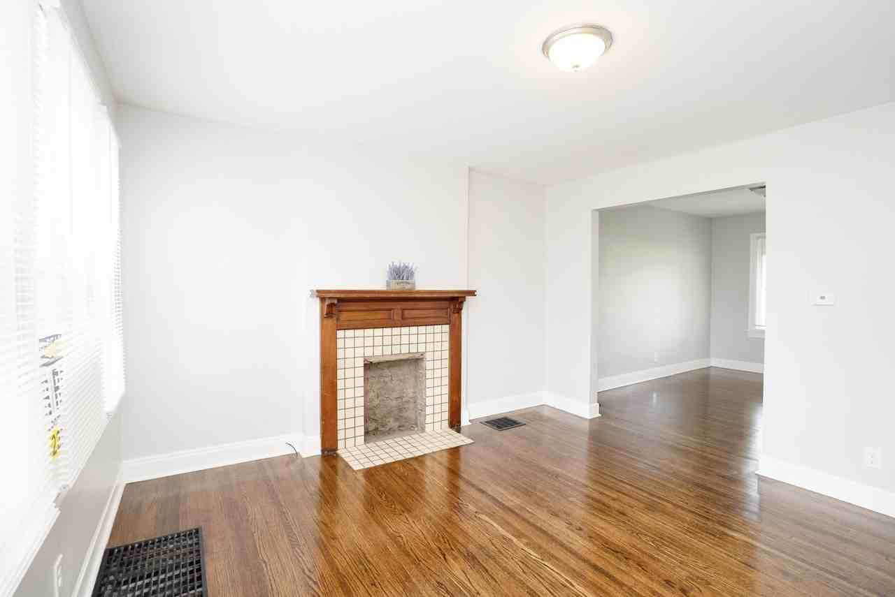 438 Columbian Ave - Photo 3 of 11