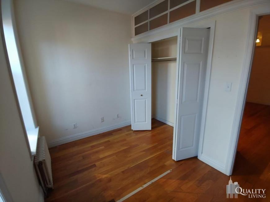 207 West 10th Street - Photo 3 of 6