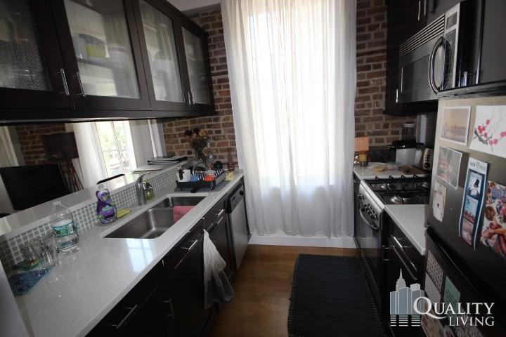 252 West 10th Street - Photo 3 of 5