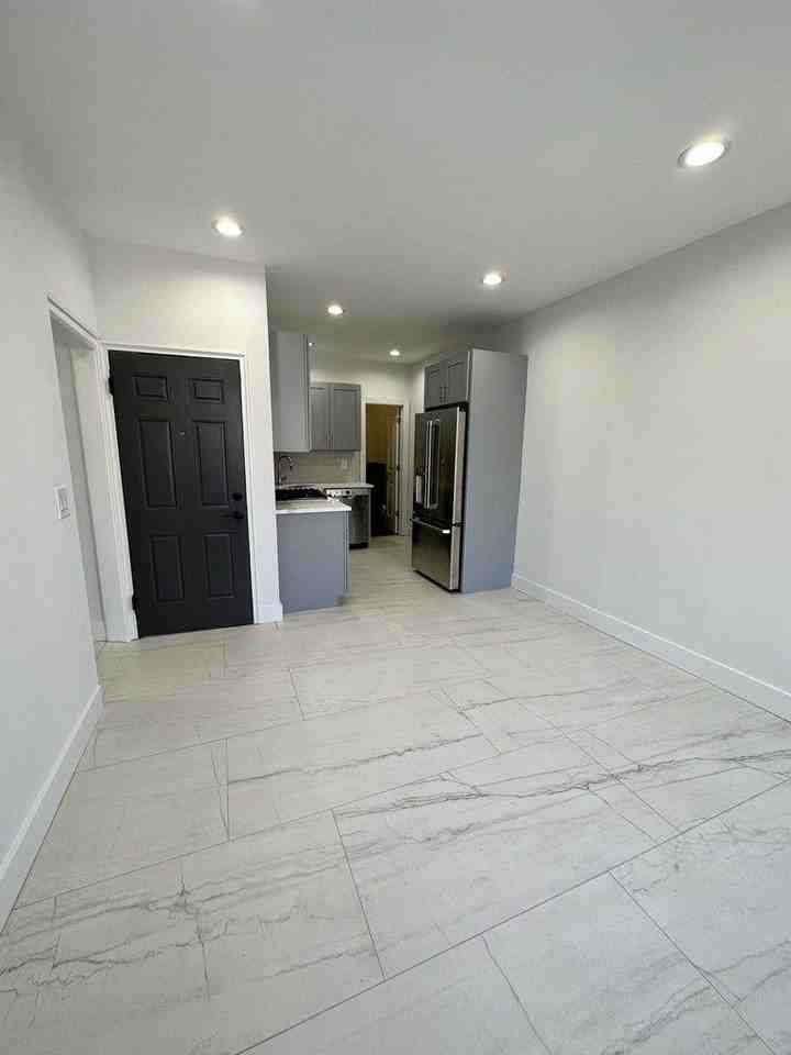 170 East 100th Street - Photo 4 of 10