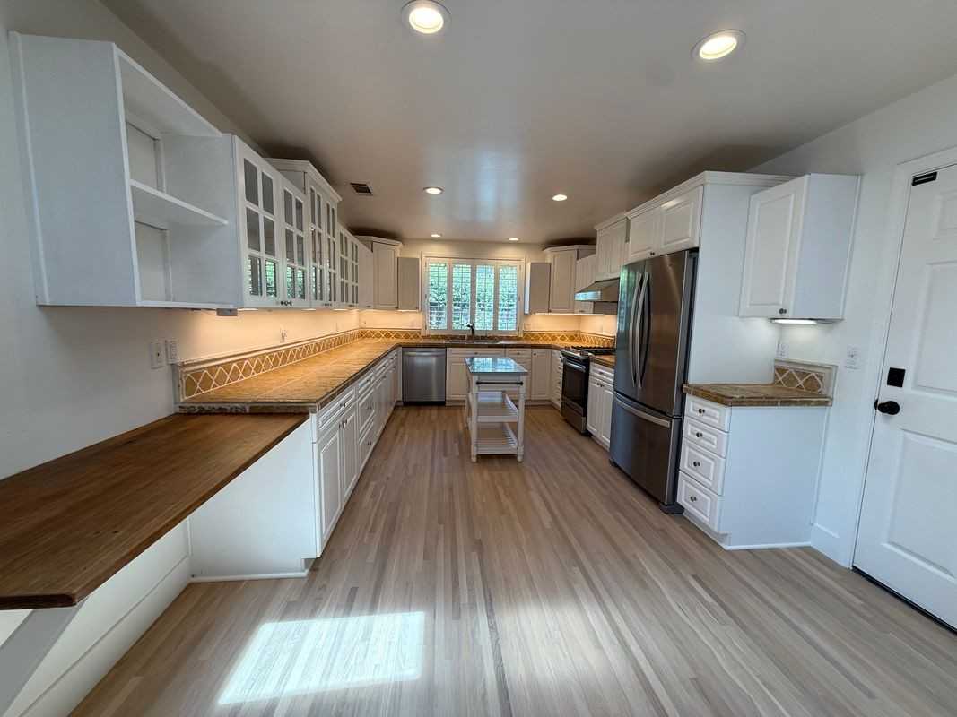 410 Samarkand Dr - Photo 2 of 7