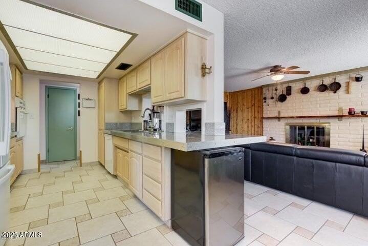 1935 East Riviera Drive - Photo 4 of 15