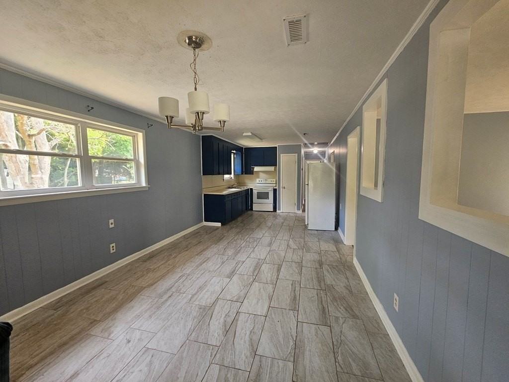 100 Carr Cir - Photo 2 of 12