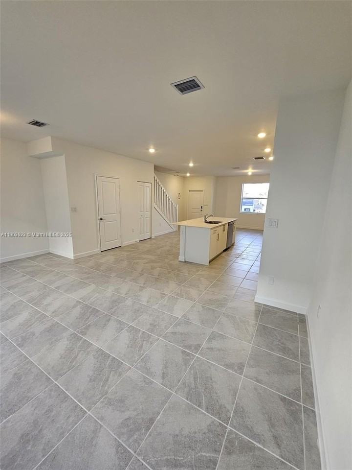 96 Se 11 Ct #0 - Photo 5 of 25