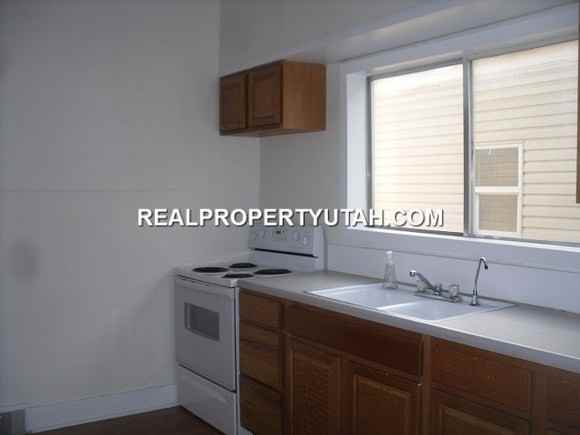 263 W 30th St - Photo 3 of 11