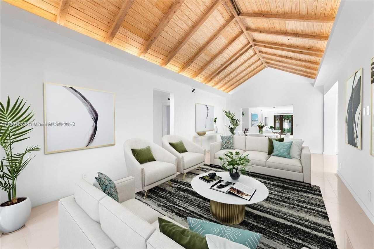 120 Ne 49th St - Photo 3 of 34