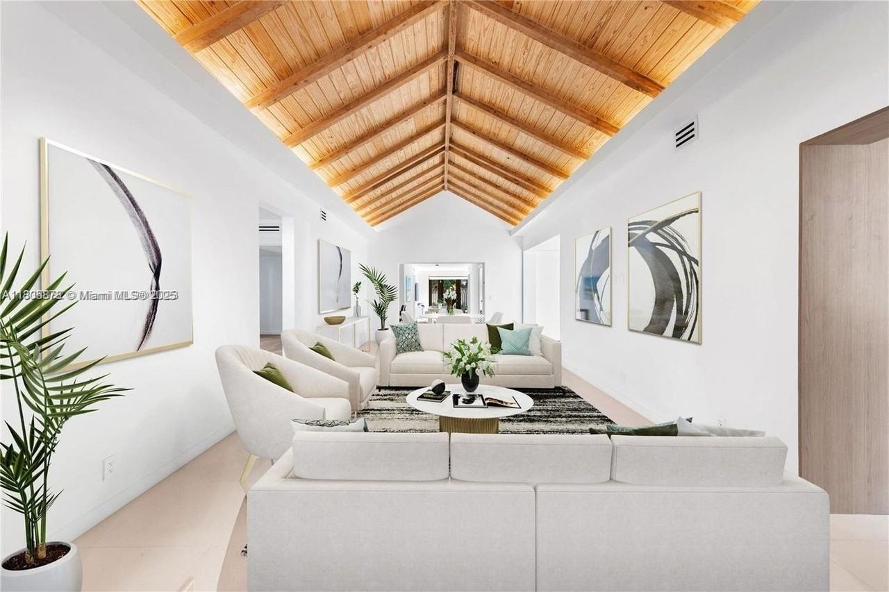 120 Ne 49th St - Photo 4 of 34