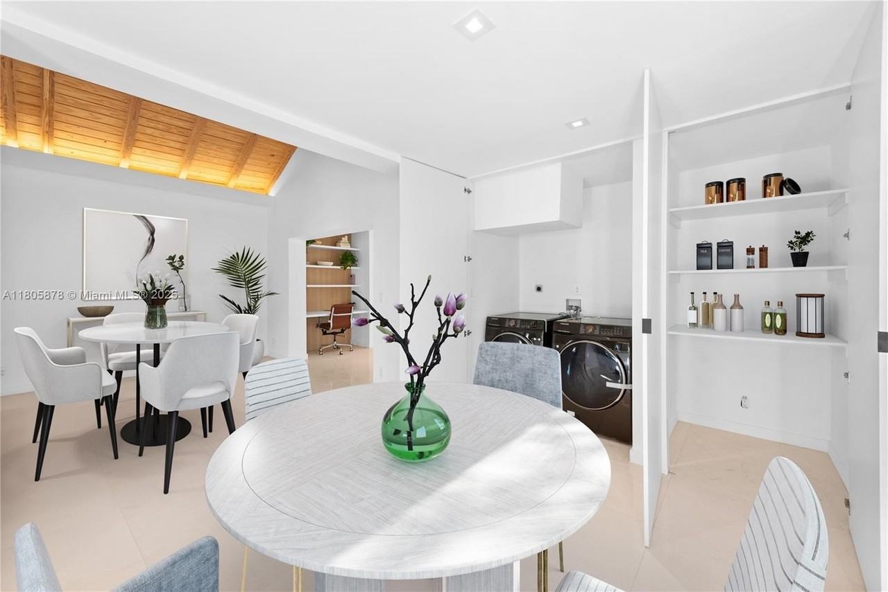 120 Ne 49th St - Photo 5 of 34