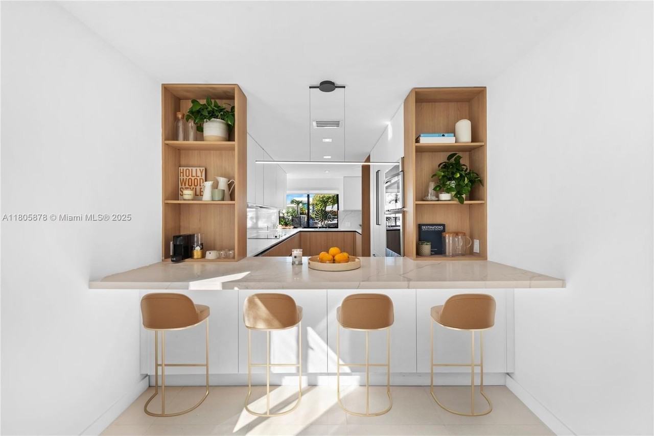 120 Ne 49th St - Photo 7 of 34