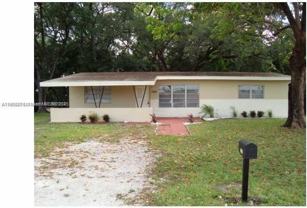 3001 Sw 64th Ave #B - Photo 1 of 1
