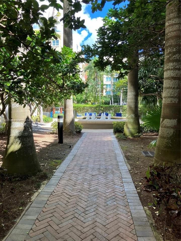 2001 Biscayne Boulevard #3503 - Photo 4 of 34