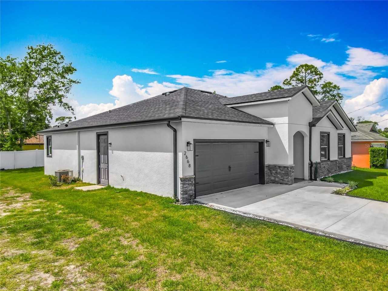 2668 Princeton Ave - Photo 3 of 50