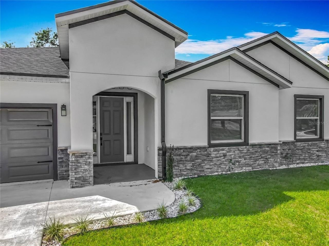 2668 Princeton Ave - Photo 4 of 50